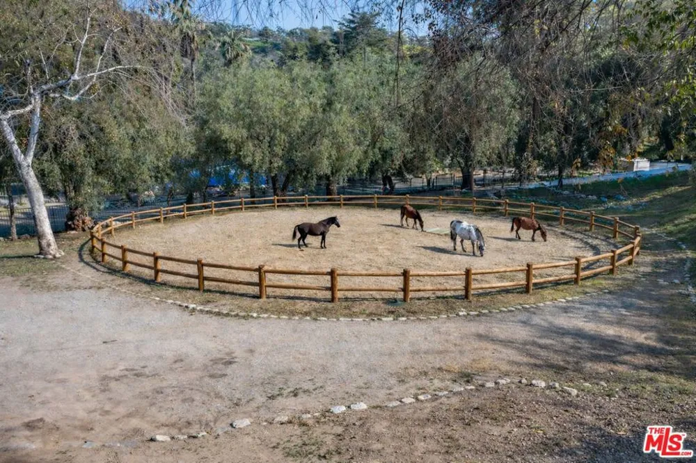 10311 Wheatland Avenue Sunland, CA 91040