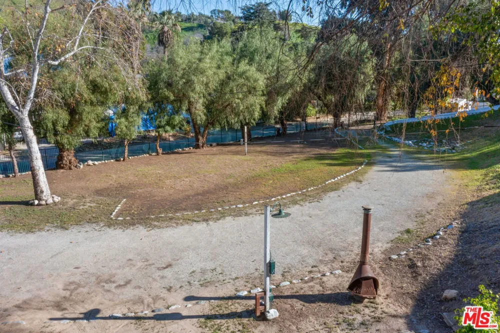 10311 Wheatland Avenue Sunland, CA 91040