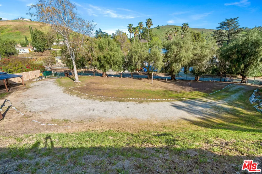 10311 Wheatland Avenue Sunland, CA 91040