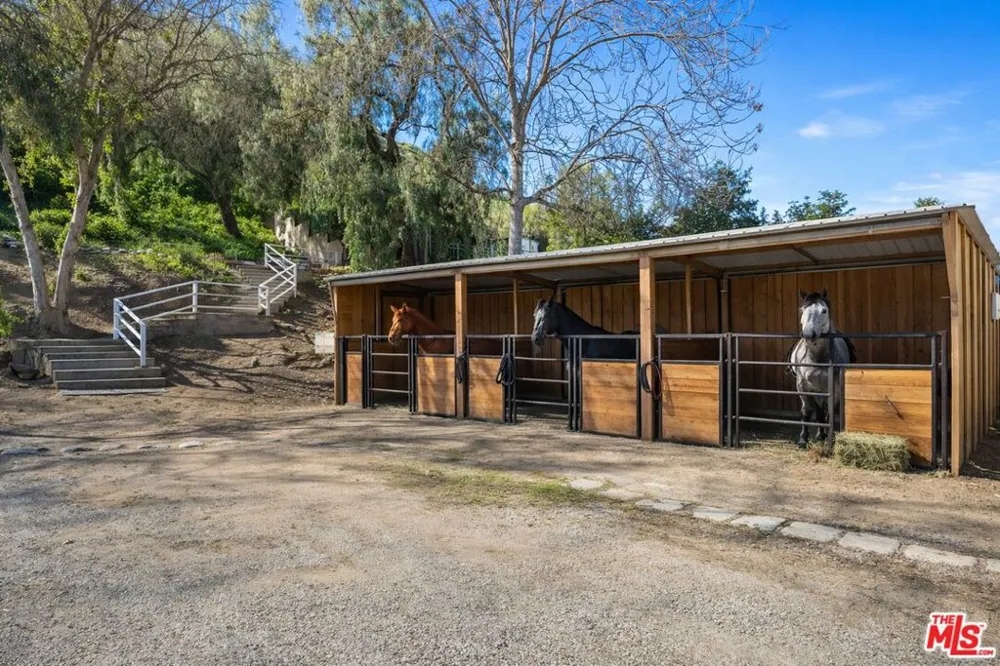 10311 Wheatland Avenue Sunland, CA 91040