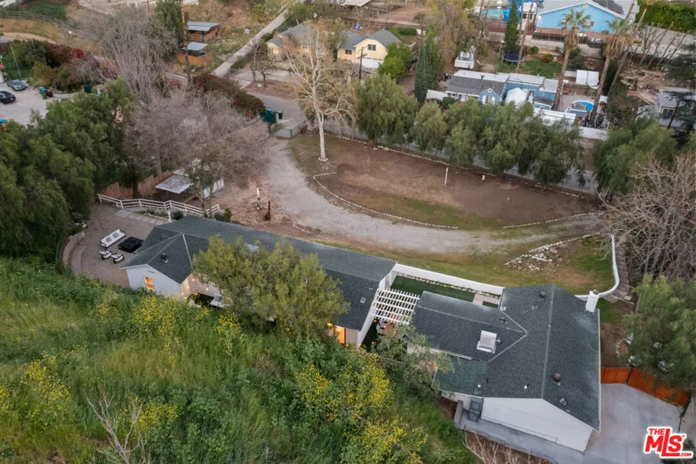 10311 Wheatland Avenue Sunland, CA 91040