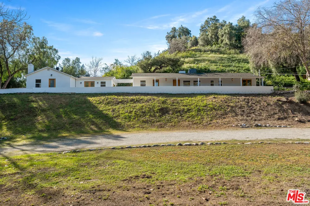 10311 Wheatland Avenue Sunland, CA 91040