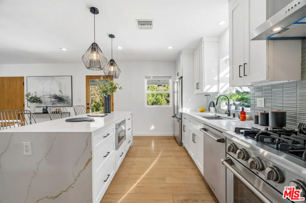 10311 Wheatland Avenue Sunland, CA 91040