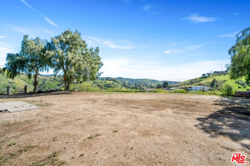 10311 Wheatland Avenue Sunland, CA 91040