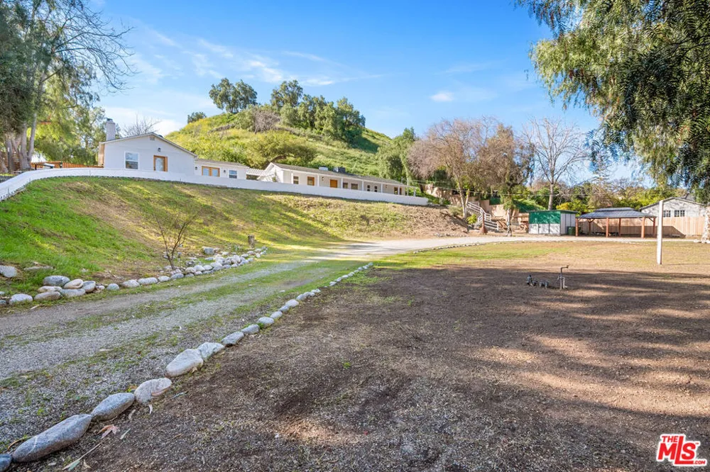 10311 Wheatland Avenue Sunland, CA 91040