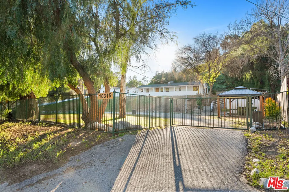 10311 Wheatland Avenue Sunland, CA 91040