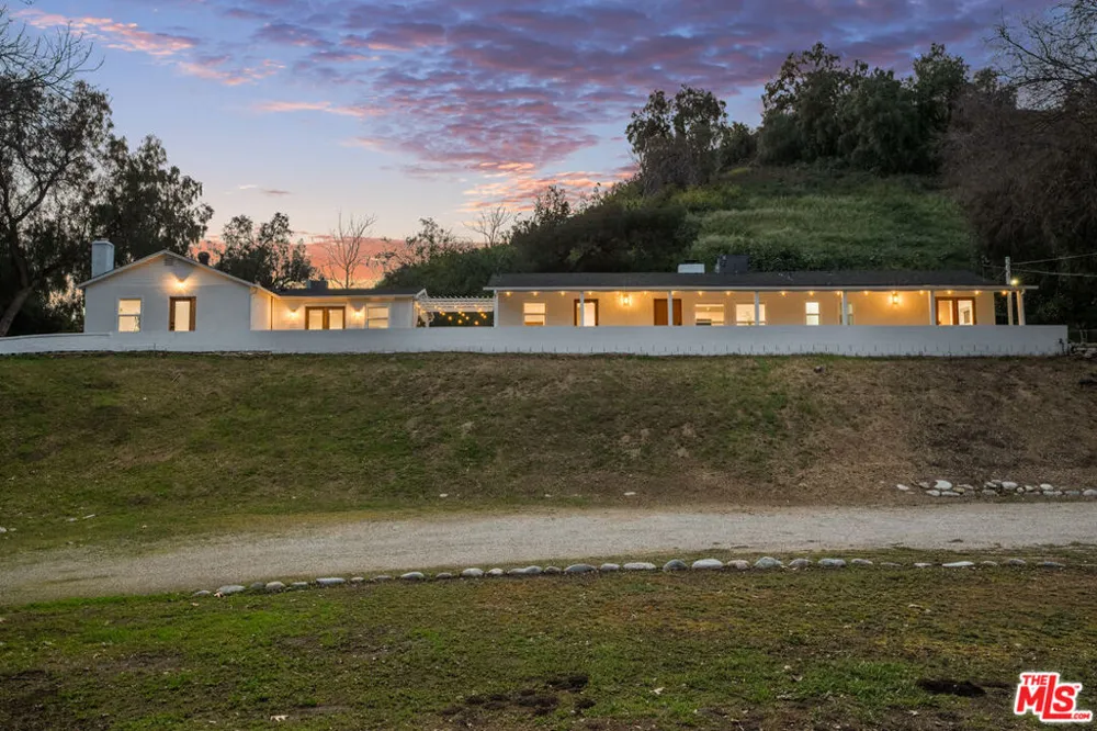 10311 Wheatland Avenue Sunland, CA 91040