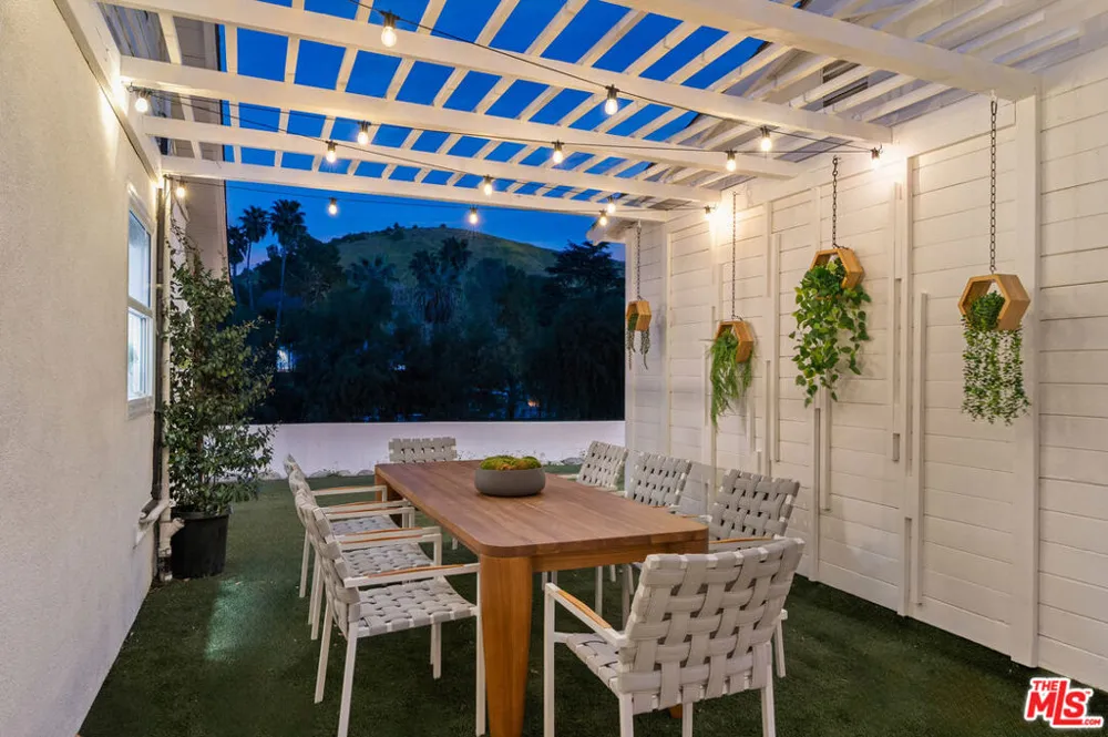 10311 Wheatland Avenue Sunland, CA 91040