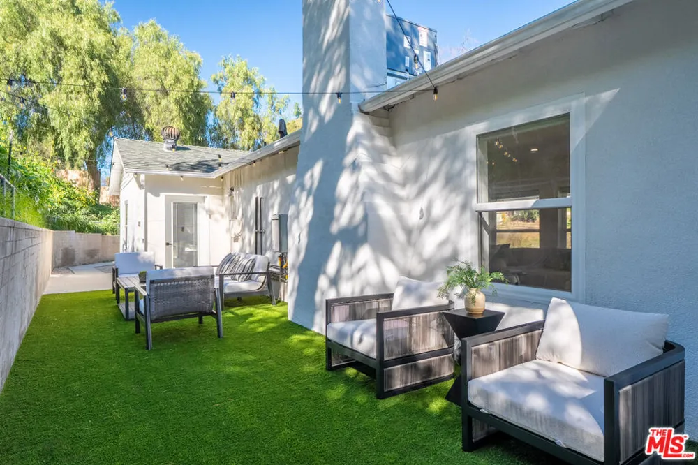 10311 Wheatland Avenue Sunland, CA 91040