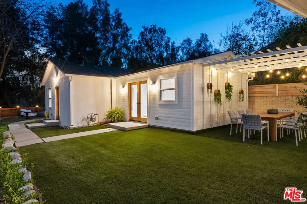 10311 Wheatland Avenue Sunland, CA 91040
