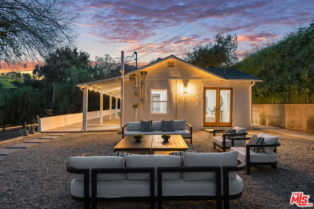 10311 Wheatland Avenue Sunland, CA 91040