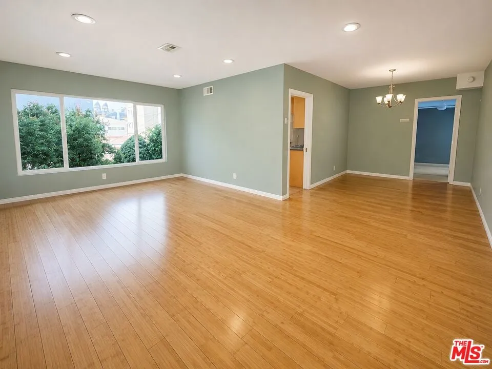 447 S Palm Drive #6 Beverly Hills, CA 90212