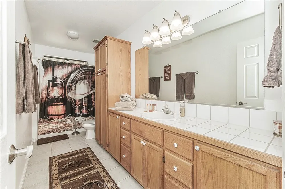 34133 Natoma Auberry, CA 93602