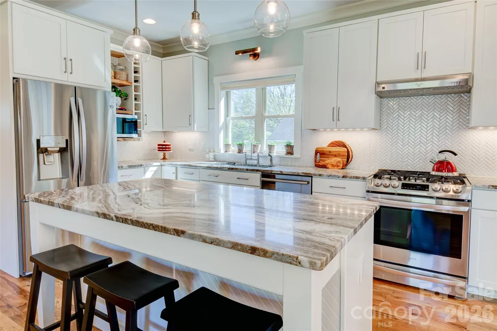 6 Hamlet Street Black Mountain, NC 28711