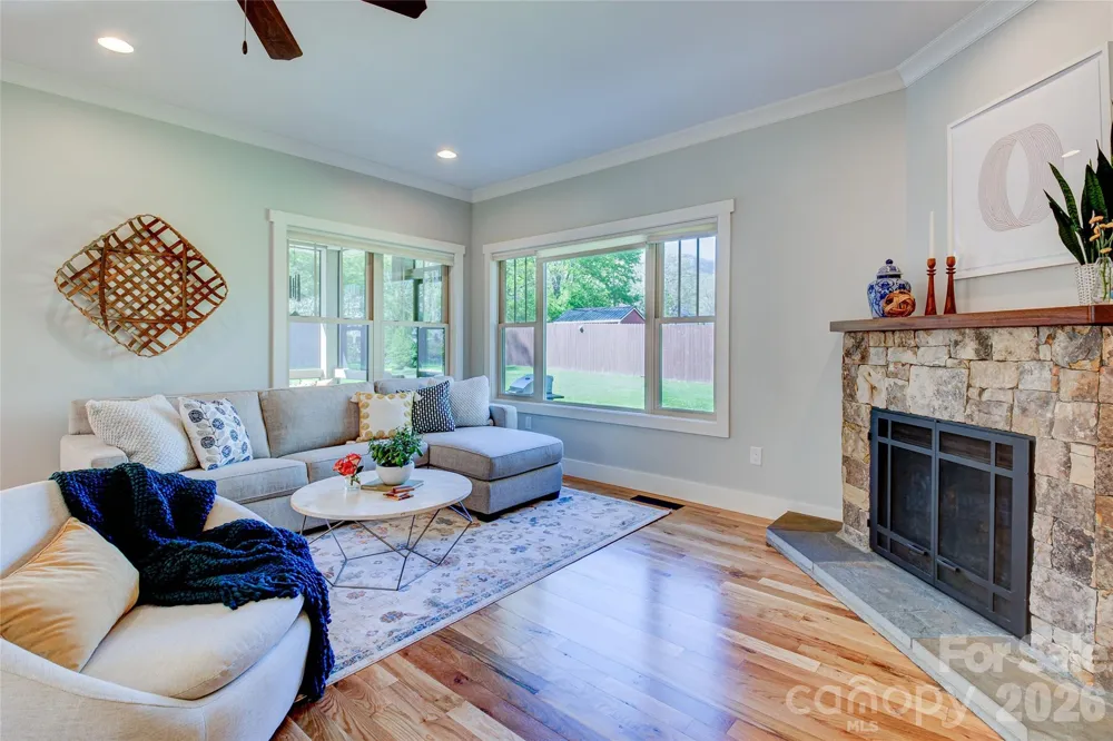 6 Hamlet Street Black Mountain, NC 28711