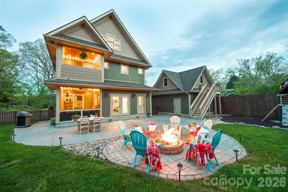 6 Hamlet Street Black Mountain, NC 28711