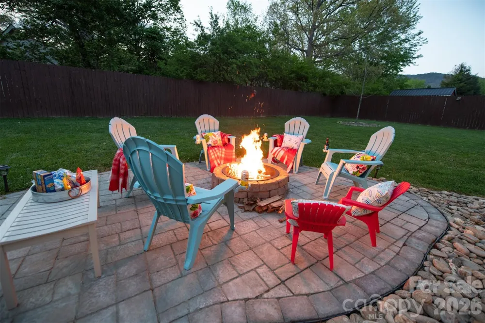6 Hamlet Street Black Mountain, NC 28711