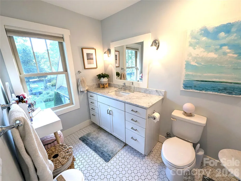 6 Hamlet Street Black Mountain, NC 28711