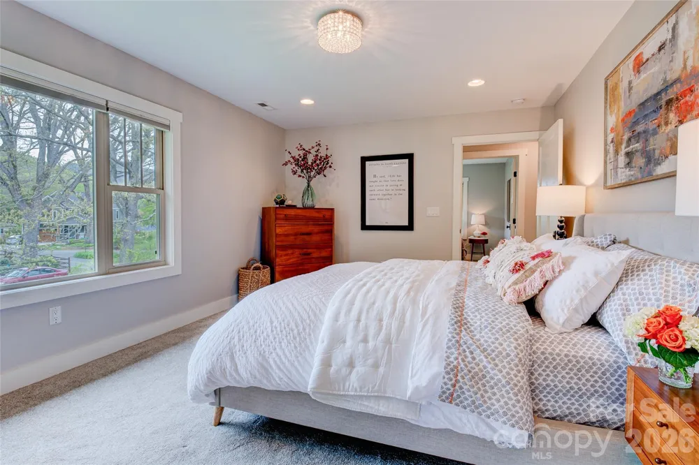 6 Hamlet Street Black Mountain, NC 28711