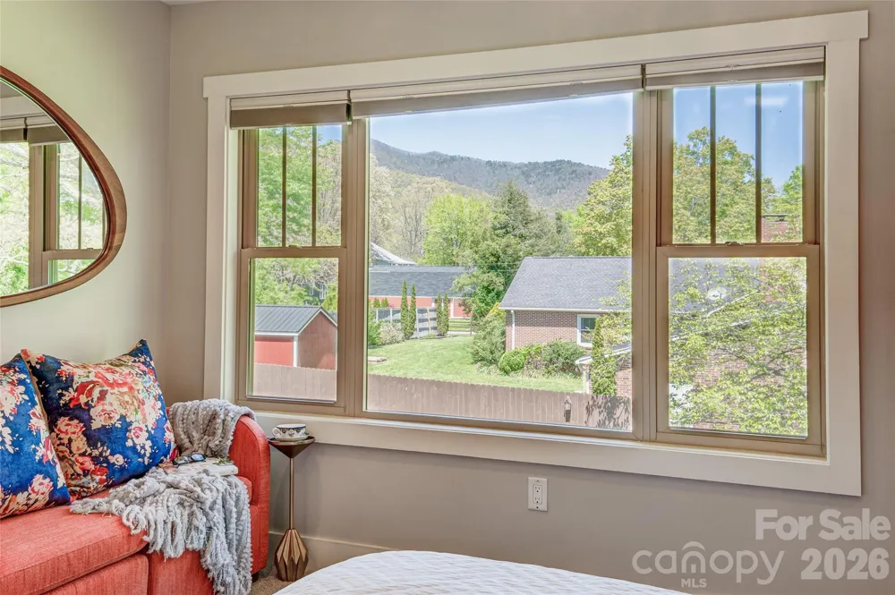 6 Hamlet Street Black Mountain, NC 28711