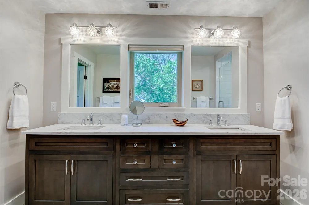 6 Hamlet Street Black Mountain, NC 28711