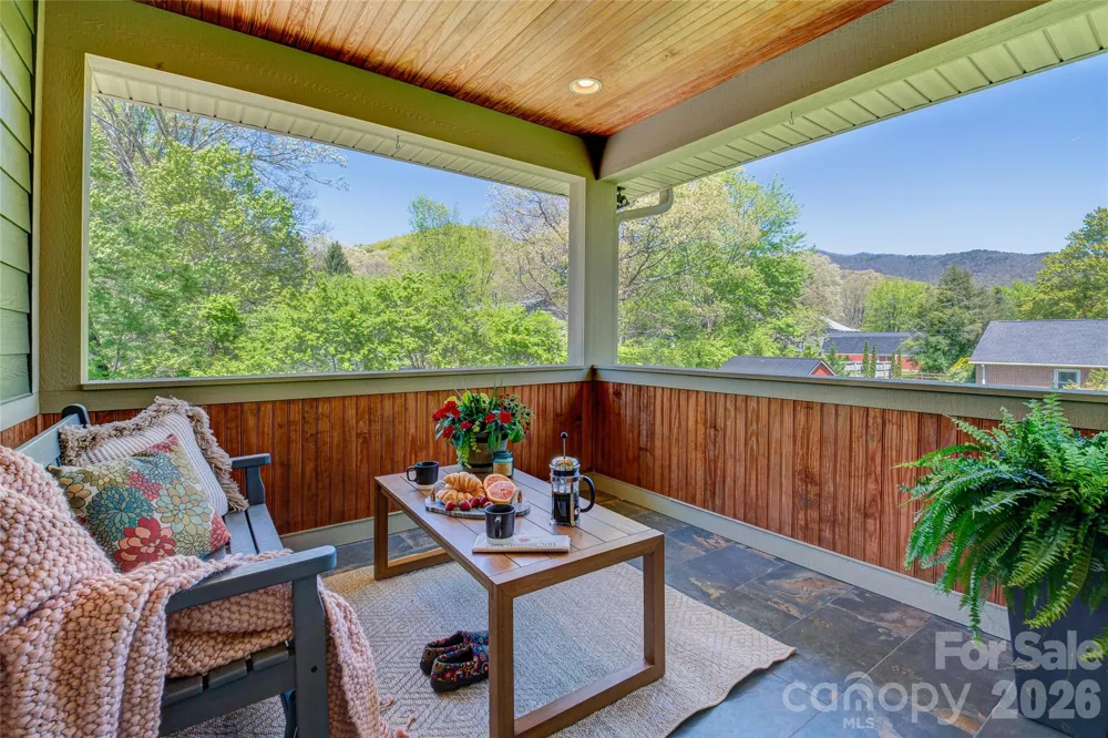 6 Hamlet Street Black Mountain, NC 28711