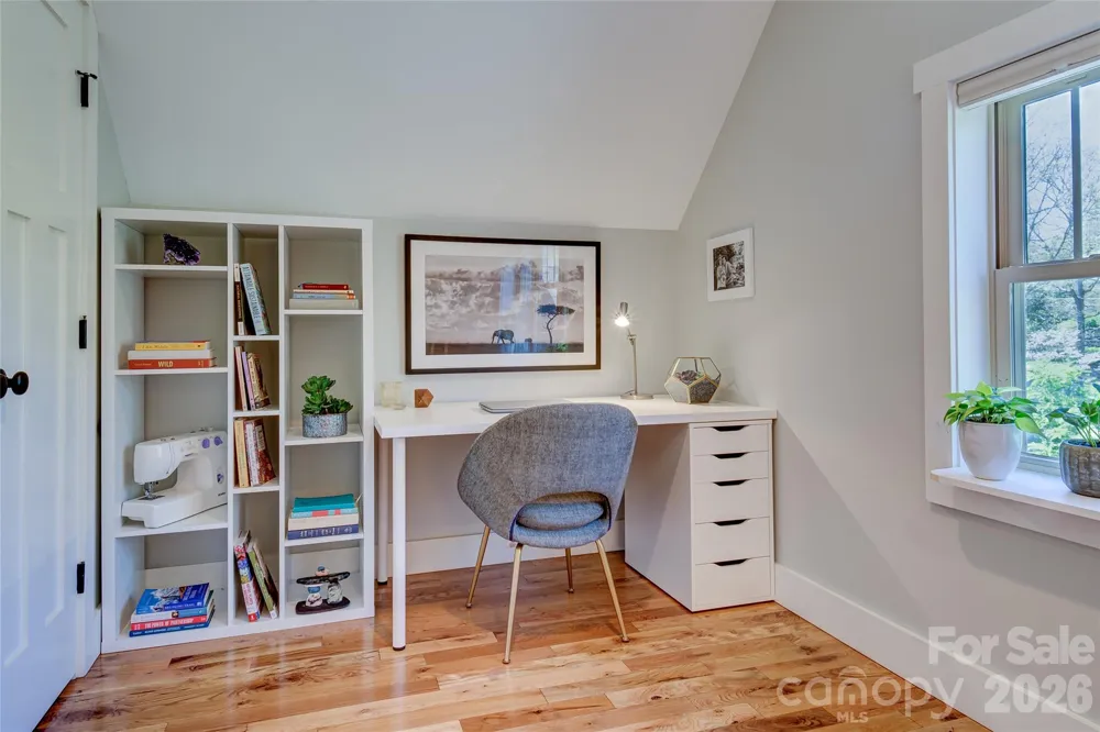 6 Hamlet Street Black Mountain, NC 28711