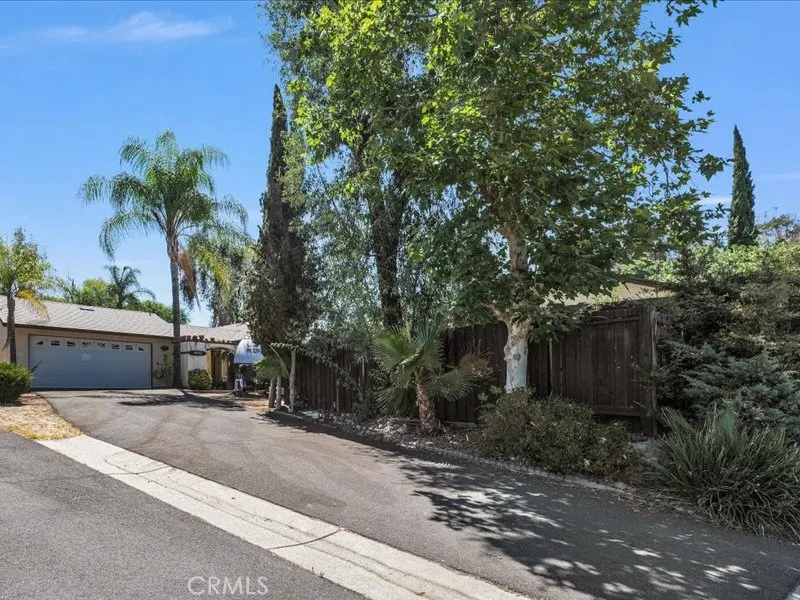 41041 Via Halcon Temecula, CA 92591