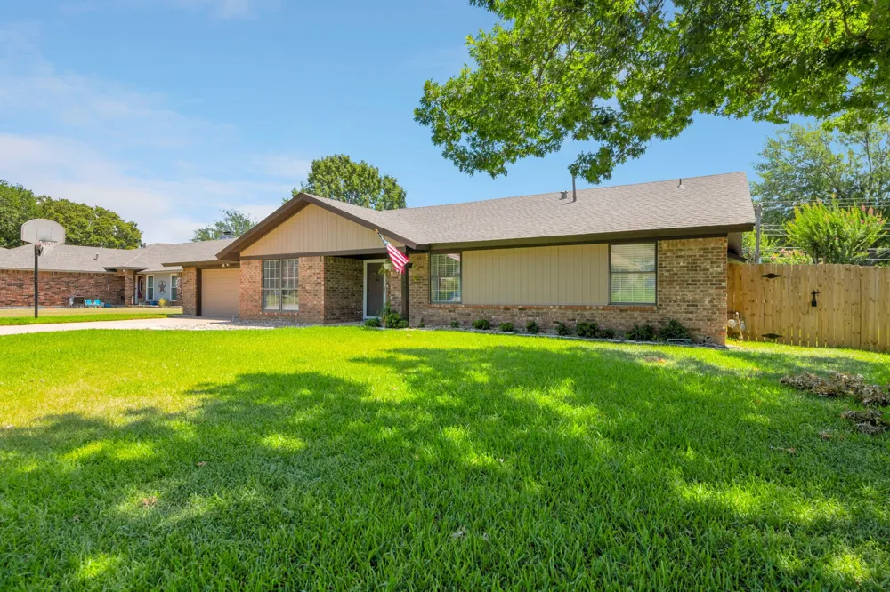 2127 Tanglewood Drive Grapevine, TX 76051