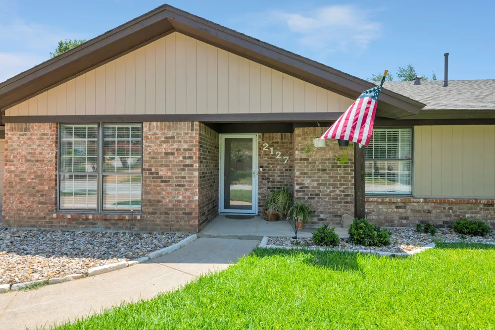 2127 Tanglewood Drive Grapevine, TX 76051