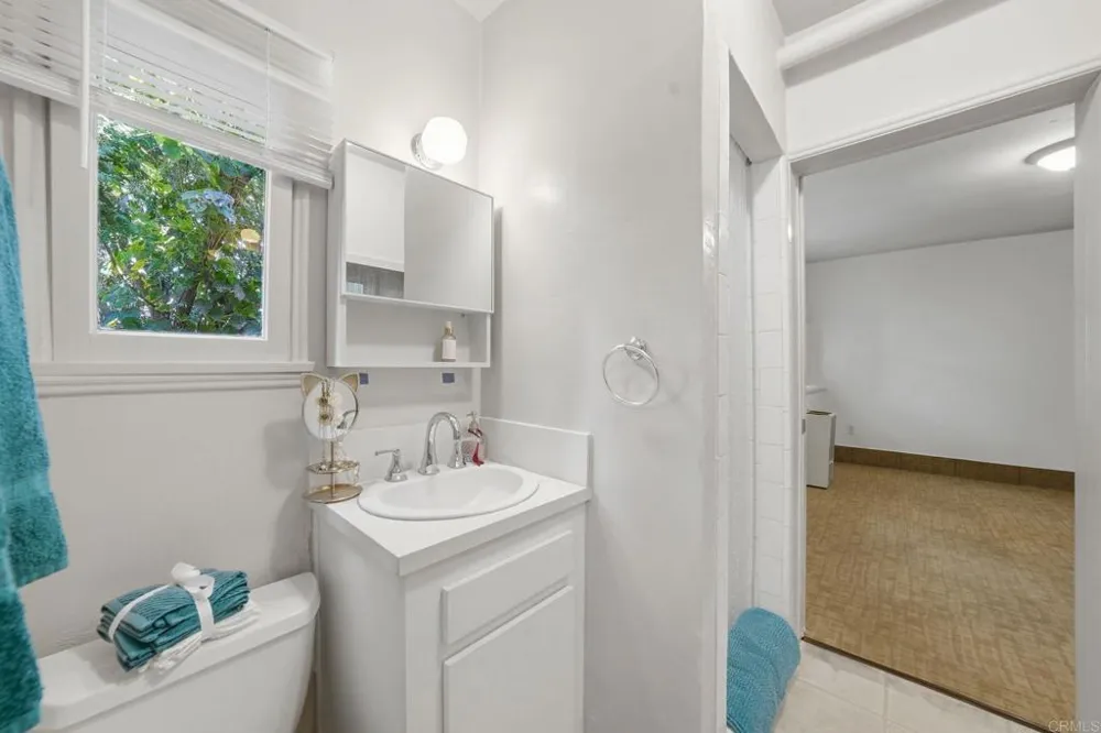3211 Menlo Avenue San Diego, CA 92105