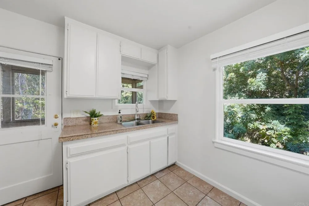 3211 Menlo Avenue San Diego, CA 92105