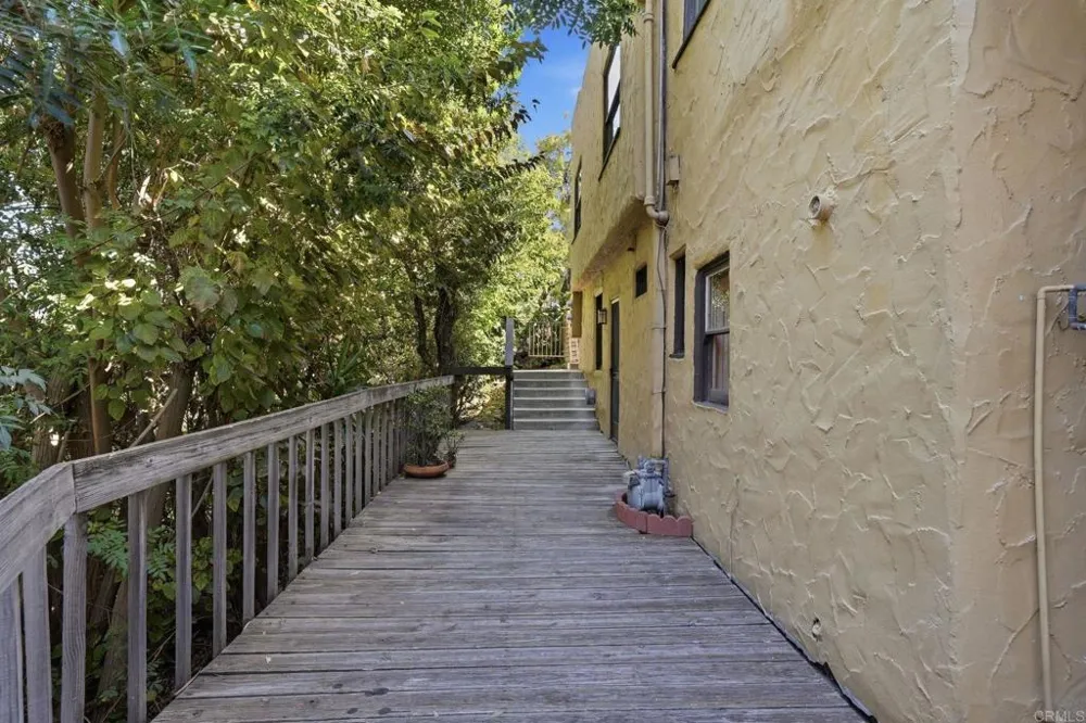 3211 Menlo Avenue San Diego, CA 92105