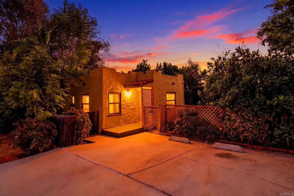 3211 Menlo Avenue San Diego, CA 92105