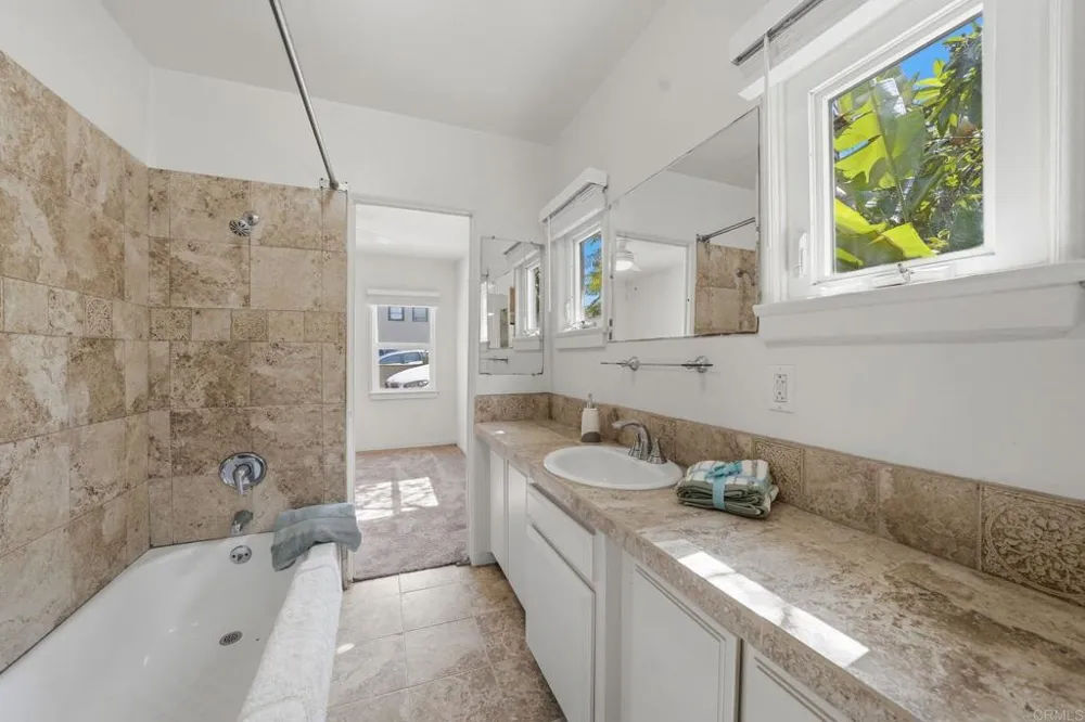 3211 Menlo Avenue San Diego, CA 92105