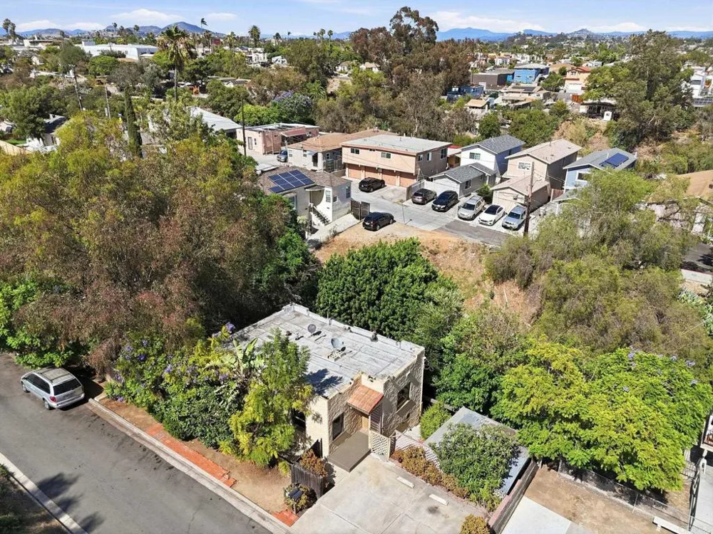 3211 Menlo Avenue San Diego, CA 92105