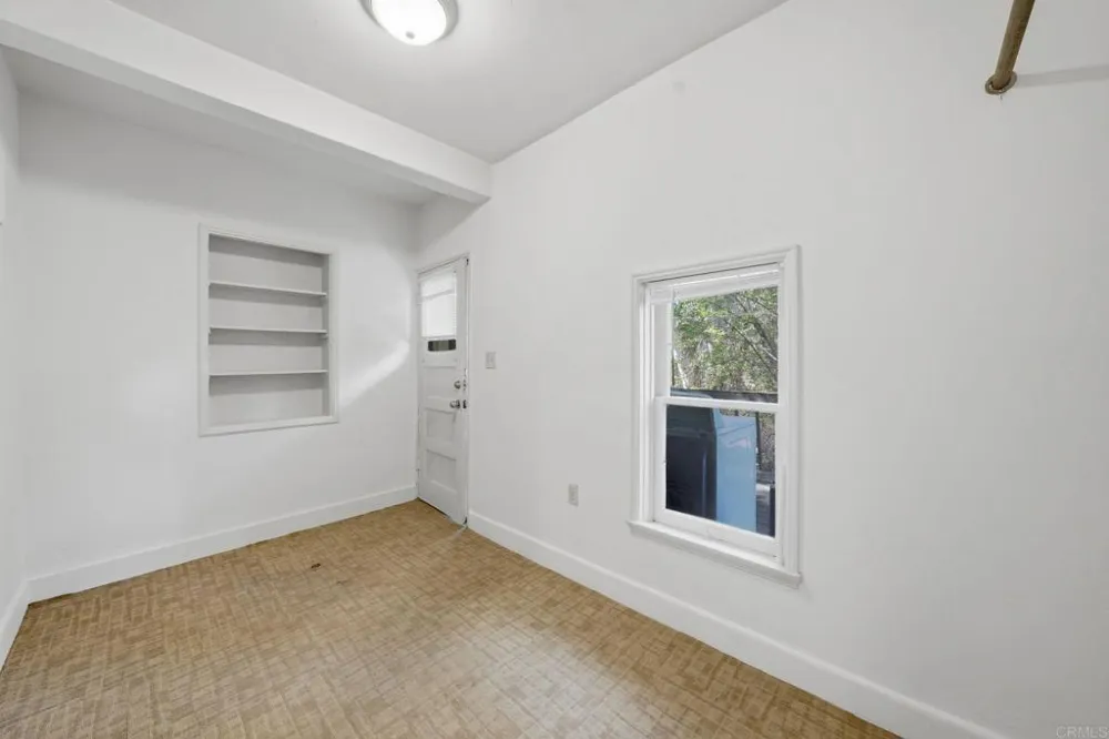 3211 Menlo Avenue San Diego, CA 92105
