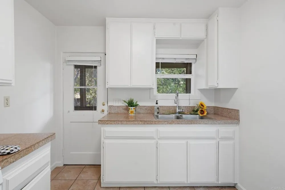3211 Menlo Avenue San Diego, CA 92105