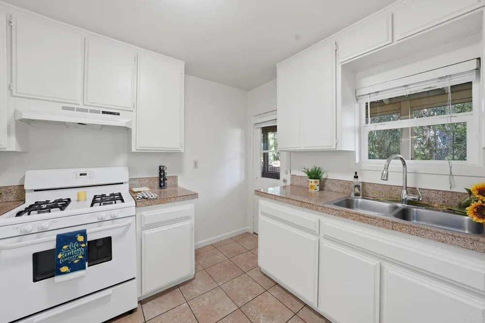 3211 Menlo Avenue San Diego, CA 92105