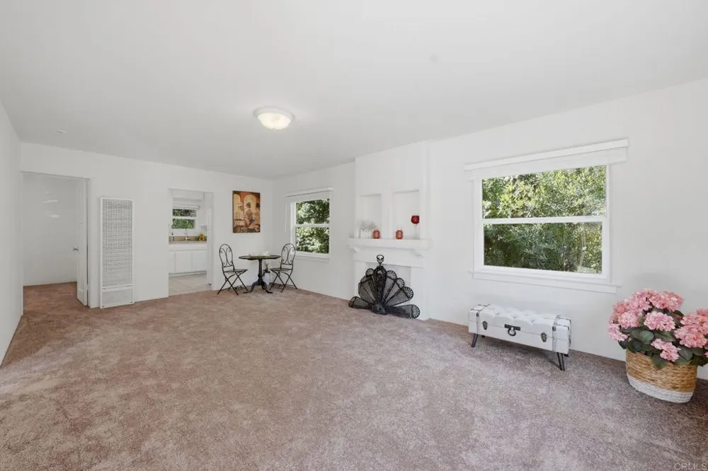 3211 Menlo Avenue San Diego, CA 92105