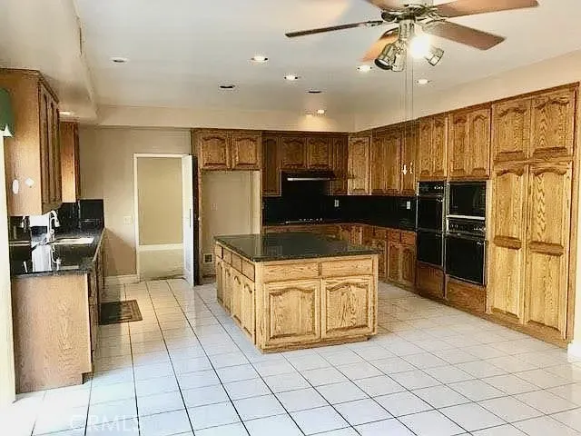 18791 Pinto Santa Ana, CA 92705
