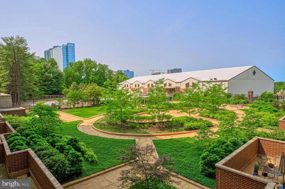 1800 OLD MEADOW ROAD #101 Mclean, VA 22102