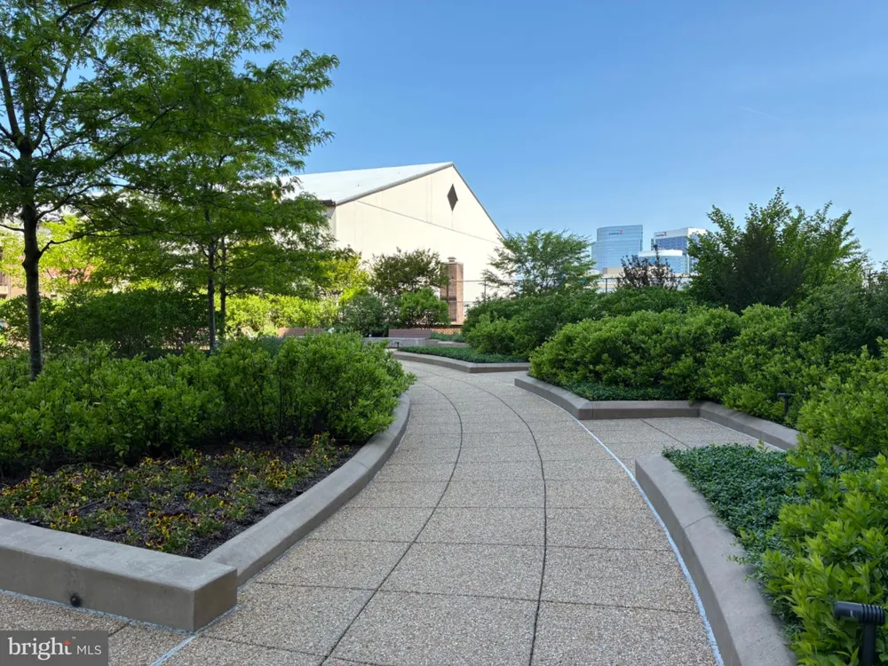 1800 OLD MEADOW ROAD #101 Mclean, VA 22102