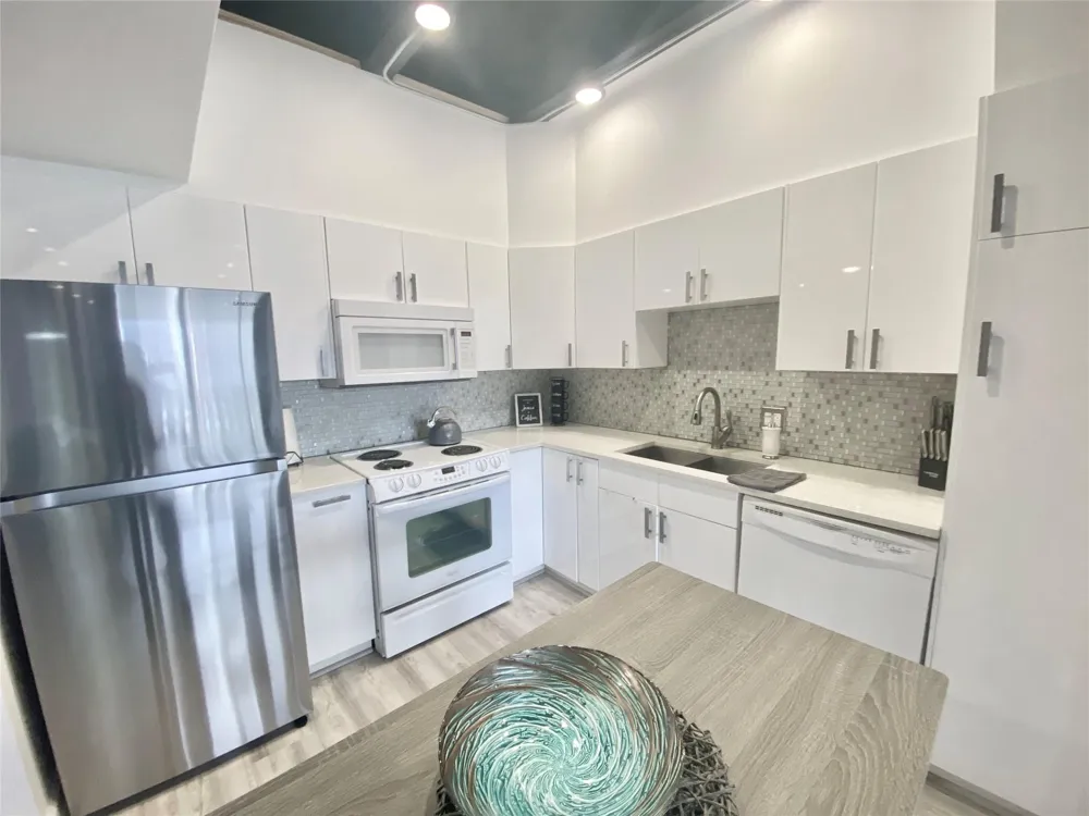 2016 Main Street #1715 Houston, TX 77002