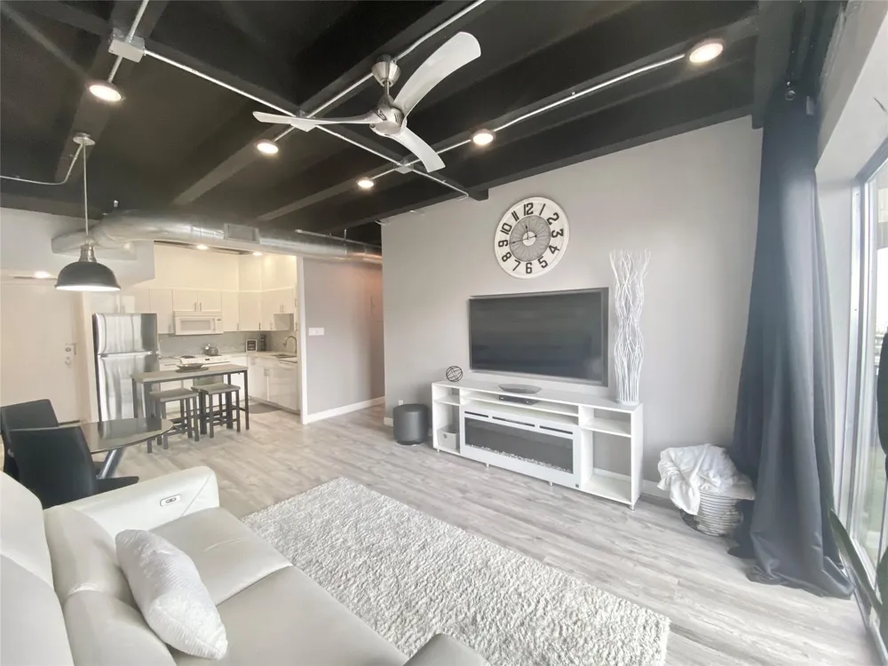 2016 Main Street #1715 Houston, TX 77002
