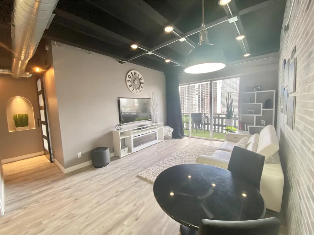 2016 Main Street #1715 Houston, TX 77002