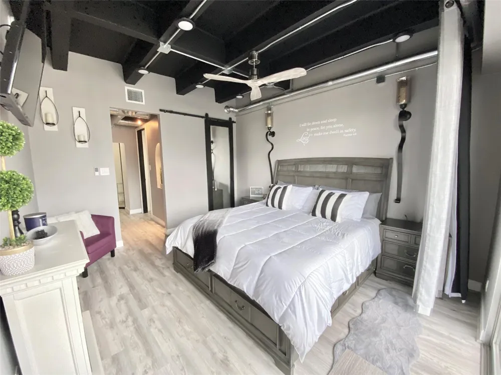 2016 Main Street #1715 Houston, TX 77002