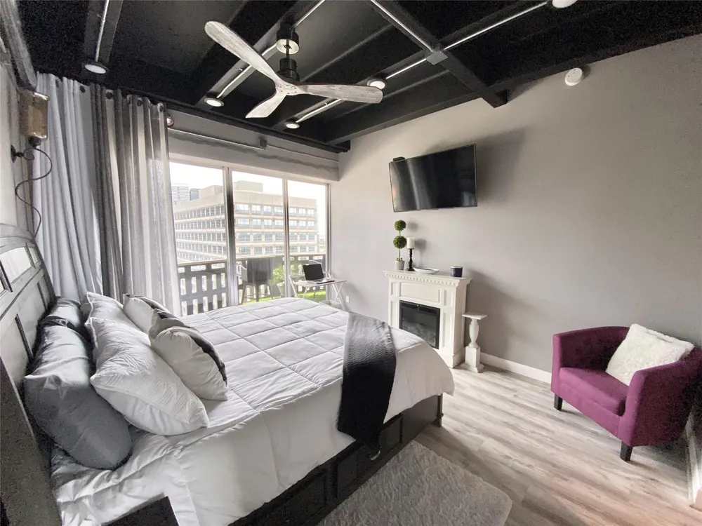 2016 Main Street #1715 Houston, TX 77002