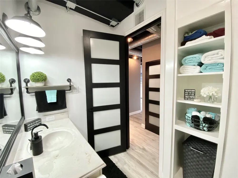 2016 Main Street #1715 Houston, TX 77002