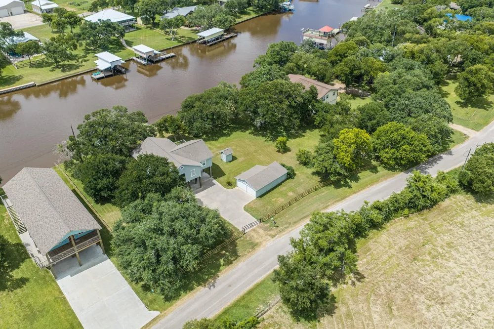 1814 County Road 297 Sargent, TX 77414
